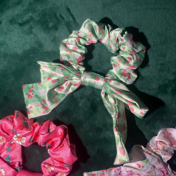 SOLD - NWOT Dolls Kill X Strawberry Shortcake Hair Bow Scrunchy Set of 3 - Picture 5 of 6